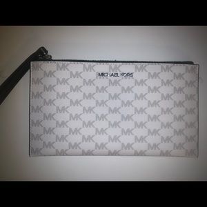 Micheal Kors Clutch